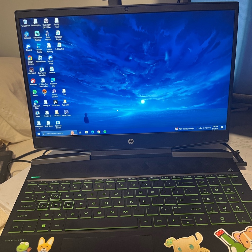 Selling my Gaming HP laptop that still runs great after using 1-2 years.